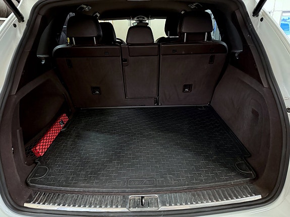 Porsche Cayenne S 11 of 16