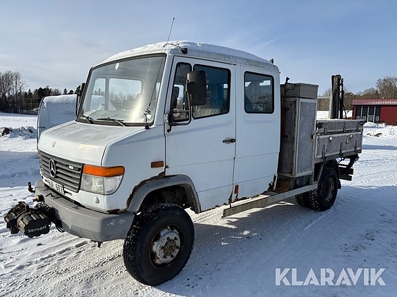 Terränggående lastbil med kran Mercedes-Benz