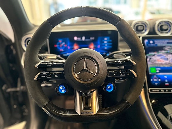 Mercedes-Benz GLC63 18 of 30