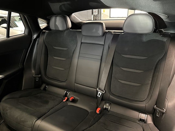 Mercedes-Benz GLC63 16 of 30