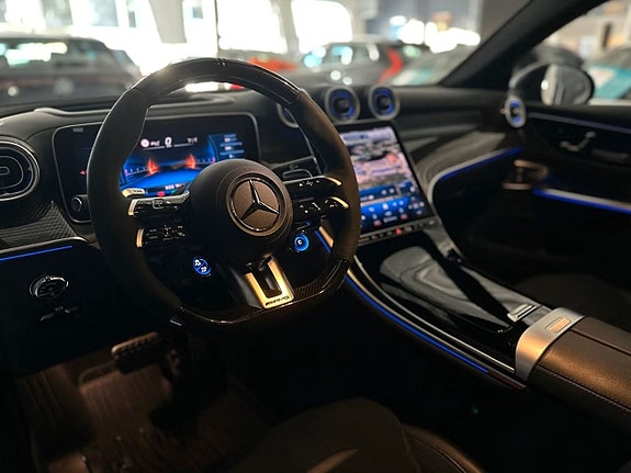 Mercedes-Benz GLC63 17 of 30