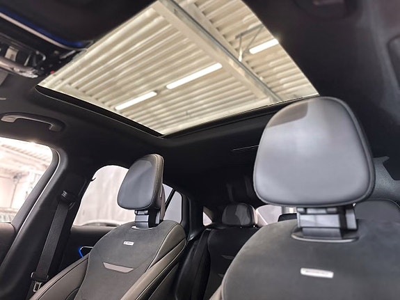 Mercedes-Benz GLC63 11 of 30