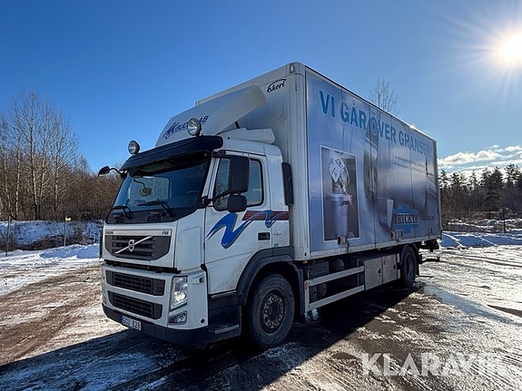 Skåpbil Volvo FM 410 med öppningsbar sida