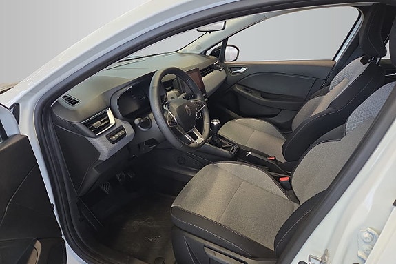 Renault Clio 10 of 13