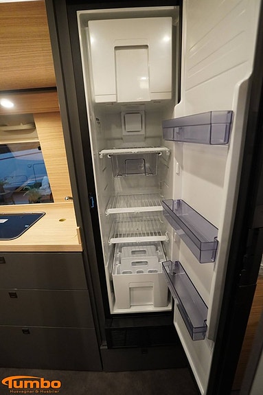 Malibu Van 640 LE comfort GT skyview - Stor kyl, Dieselpanna, 4000kg 13 of 21