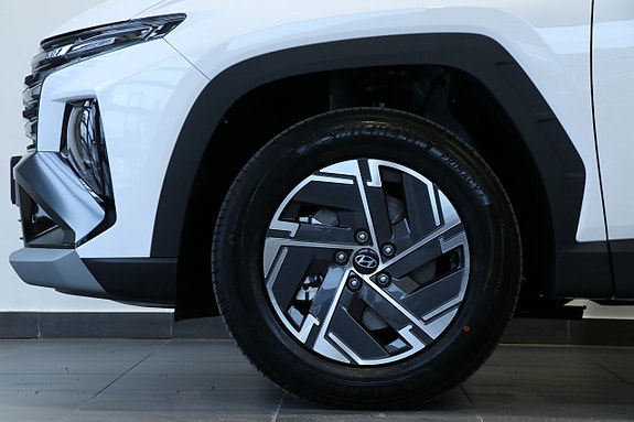 Hyundai Tucson 2 of 17