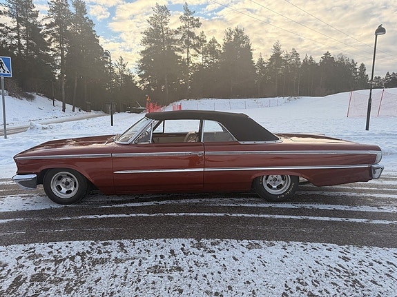 Ford Galaxie 2 of 5