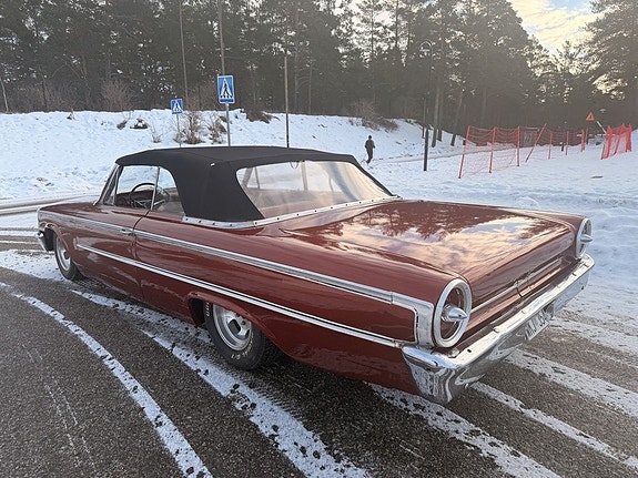 Ford Galaxie 3 of 5