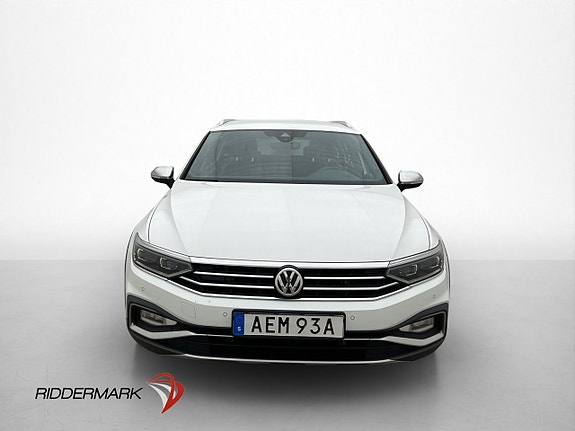 Volkswagen Passat Alltrack 3 of 5