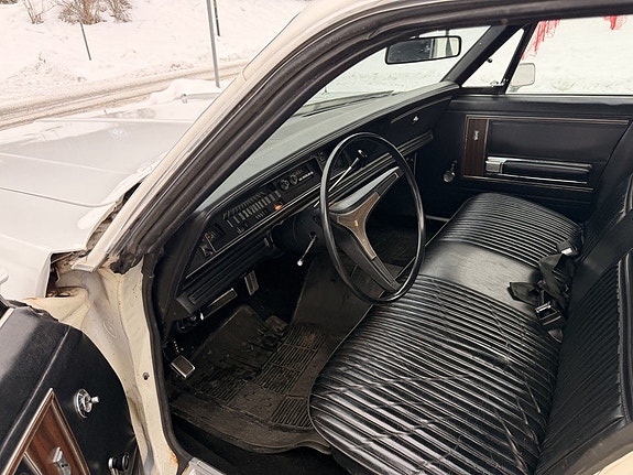 Chrysler Newport 10 of 12