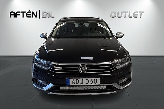 Volkswagen Passat Alltrack 3 of 5