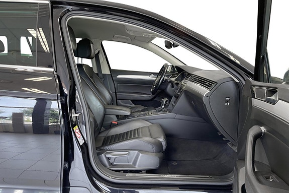 Volkswagen Passat Alltrack 16 of 29