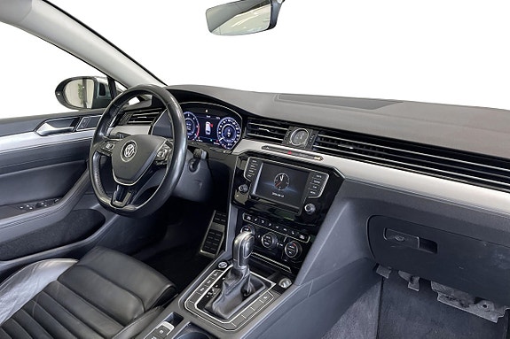 Volkswagen Passat Alltrack 17 of 29