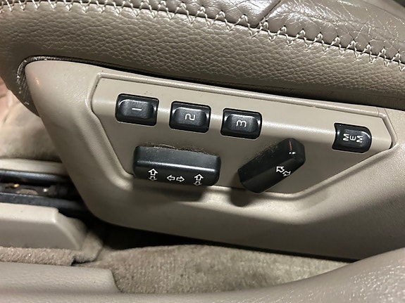 Volvo XC70 12 of 17