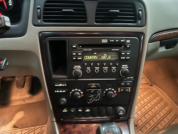 Volvo XC70 13 of 17
