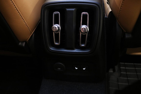Volvo XC40 17 of 27
