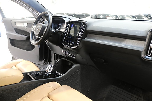 Volvo XC40 11 of 27