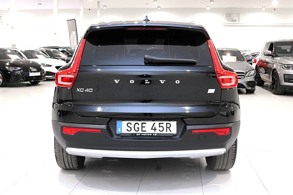 Volvo XC40 4 of 5