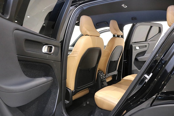 Volvo XC40 15 of 27
