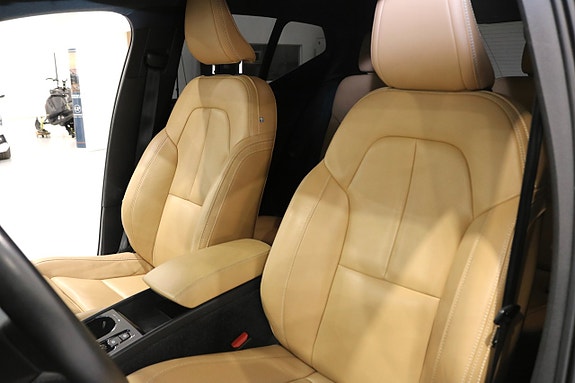 Volvo XC40 14 of 27