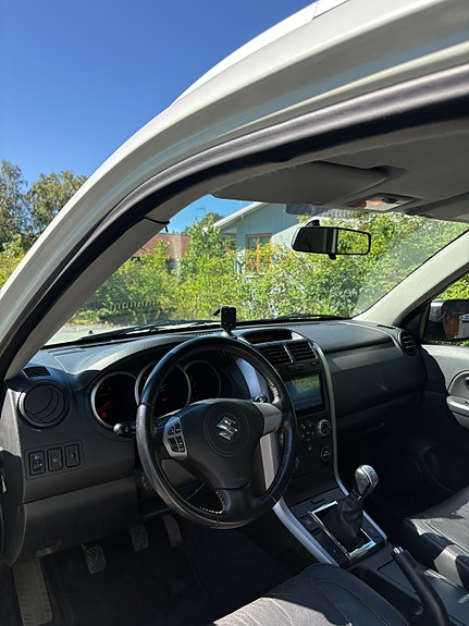 Suzuki Grand Vitara 7 of 14