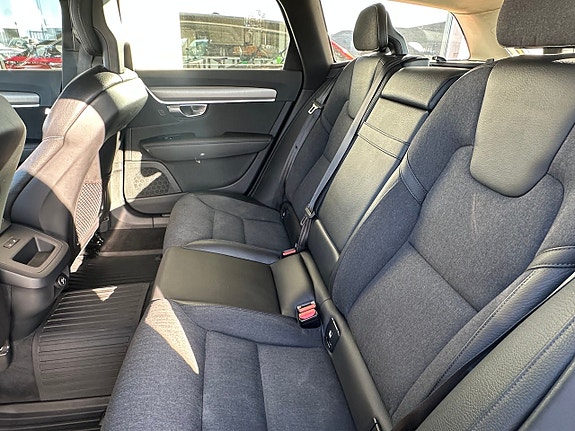 Volvo V90 6 of 17