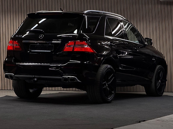 Mercedes-Benz ML63 10 of 29