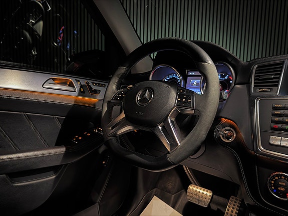 Mercedes-Benz ML63 20 of 29