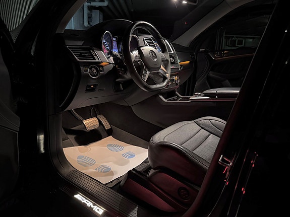 Mercedes-Benz ML63 17 of 29