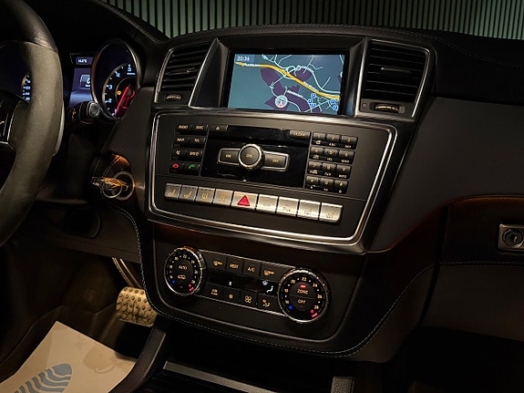 Mercedes-Benz ML63 21 of 29