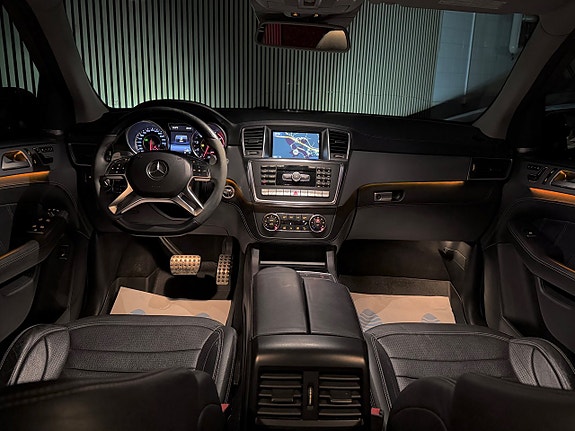 Mercedes-Benz ML63 19 of 29