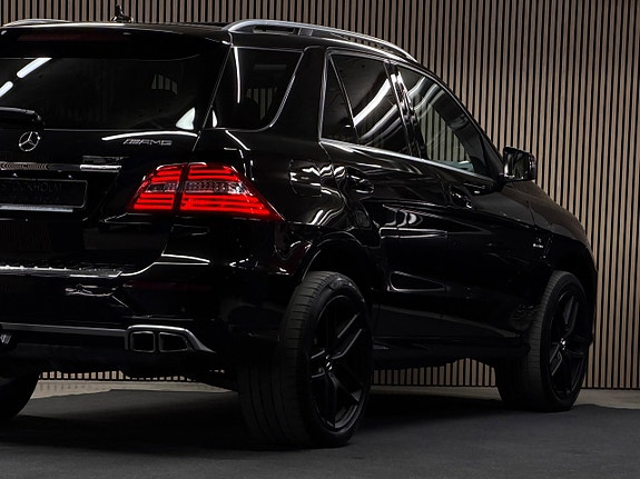 Mercedes-Benz ML63 16 of 29