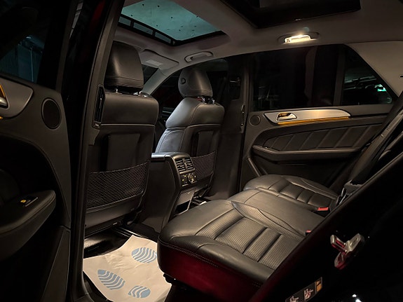 Mercedes-Benz ML63 27 of 29