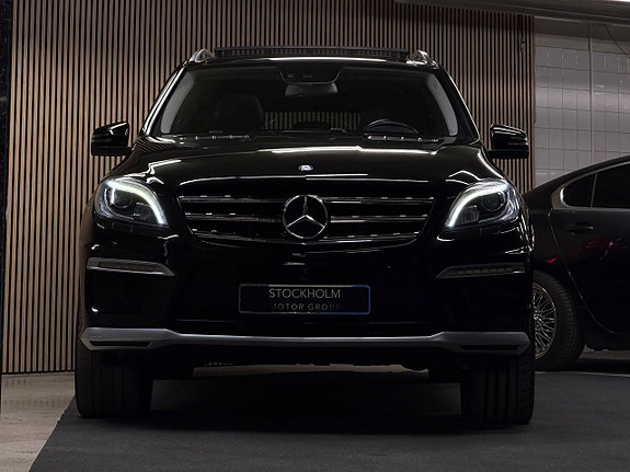 Mercedes-Benz ML63 4 of 5