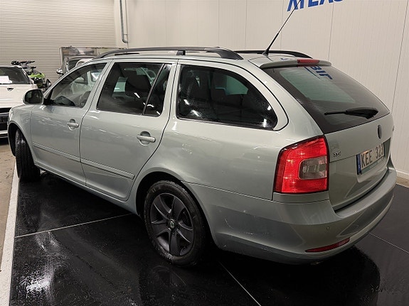 Skoda Octavia 2 of 5