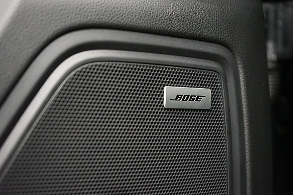 Porsche Macan 12 of 24