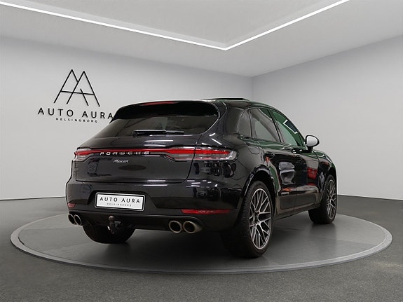 Porsche Macan 4 of 5