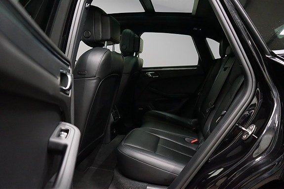 Porsche Macan 8 of 24