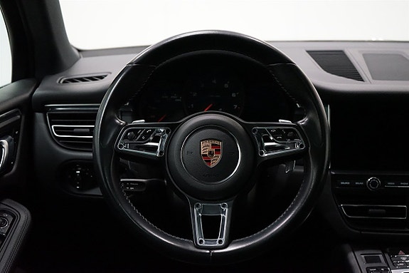 Porsche Macan 14 of 24