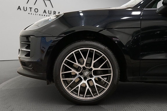 Porsche Macan 7 of 24