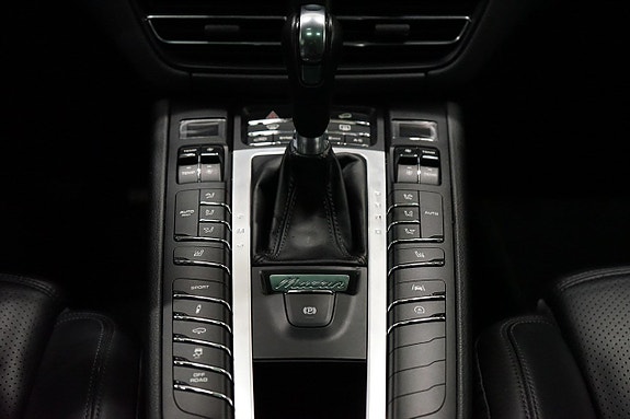 Porsche Macan 15 of 24