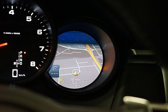 Porsche Macan 19 of 24