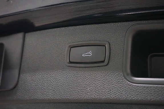 Porsche Macan 24 of 24