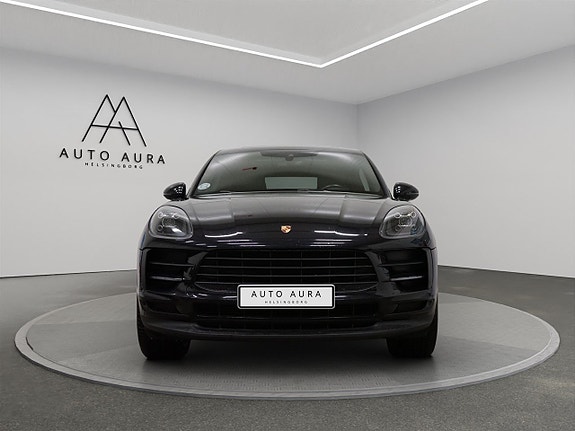 Porsche Macan 2 of 5