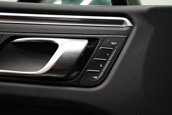 Porsche Macan 13 of 24