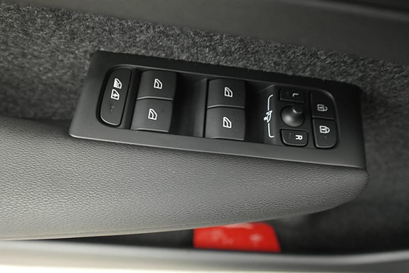 Volvo EX40 13 of 21