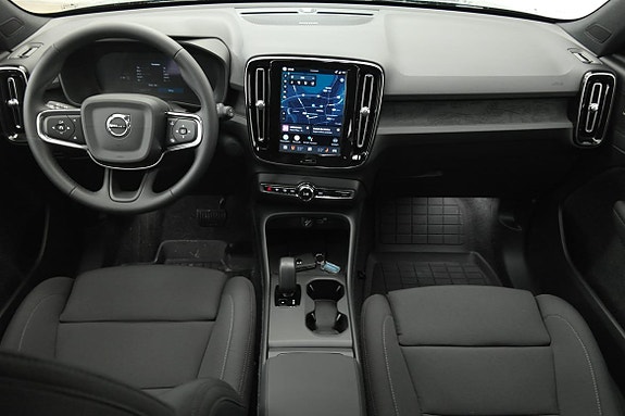 Volvo EX40 16 of 21