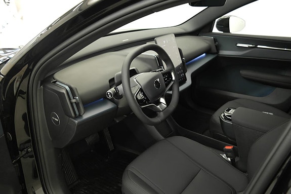 Volvo EX30 8 of 19