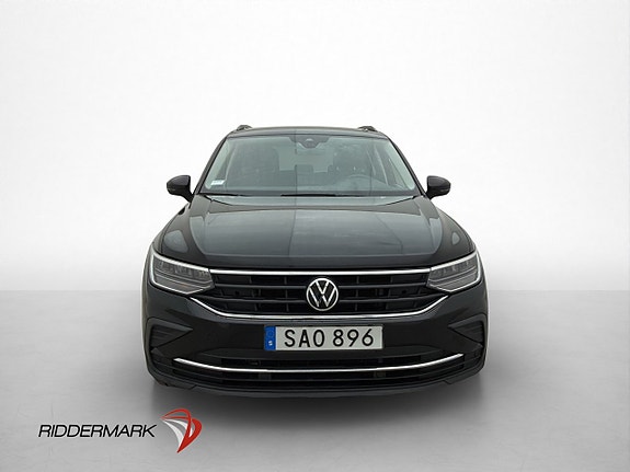Volkswagen Tiguan 2 of 5