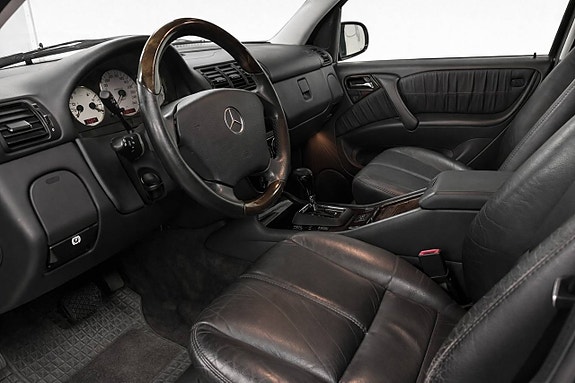 Mercedes-Benz ML55 5 of 5